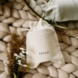 Lnian woreczek z logo.