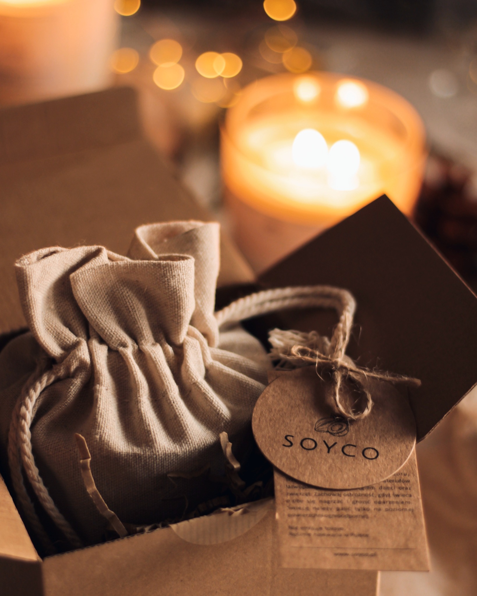 Pięknie zapakowana świeca.