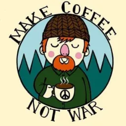 Rysunkowa postać z rudą brodą i brązową czapką trzymająca filiżankę kawy z symbolem pokoju, otoczona napisem 'Make Coffee Not War' na tle stylizowanych gór.