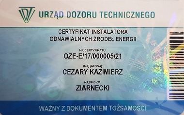 Certyfikat instalatora odnawialnych źródeł energii, wydany przez Urząd Dozoru Technicznego na nazwisko Cezary Kazimierz Ziarnecki, z numerem OZE-E/17/000005/21, ważny z dokumentem tożsamości.
