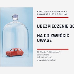 Grafika reklamowa: czerwony model samochodu pod szklanym kloszem na tle jasnoniebieskiego tła, obok tekst informujący o ubezpieczeniu OC i dane kontaktowe kancelarii adwokackiej.