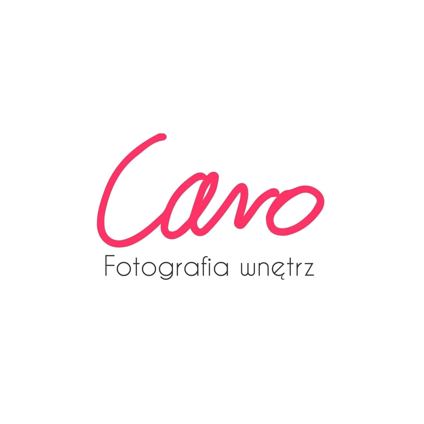 Różowe, odręczne logo 'Caro' nad napisem 'Fotografia wnętrz' na białym tle.