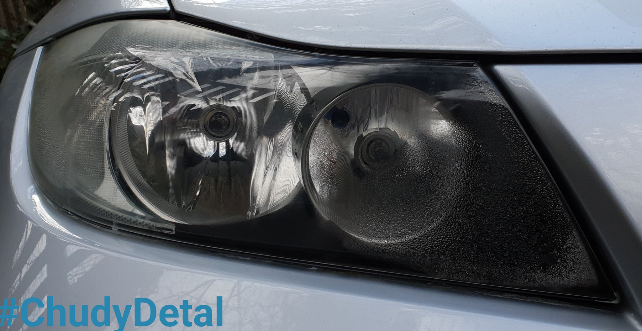 Przednie reflektory samochodu przed renowacją, widoczna matowa i zniszczona powierzchnia klosza, zarysowania i brak przejrzystości.