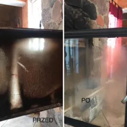 Zdjęcie porównawcze: brudne okno kominkowe przed i po czyszczeniu, widoczny efekt pracy.