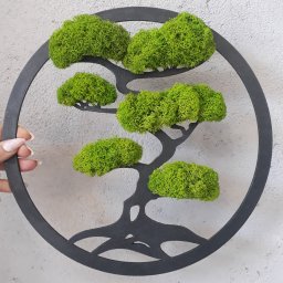 LIMDECOR - Dekoracja ścienna: czarna, okrągła rama z motywem drzewa wypełnionego jasnym, zielonym mchem.