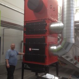 Podłączone urządzenie filtrowentylacyjne w firmie Alumech