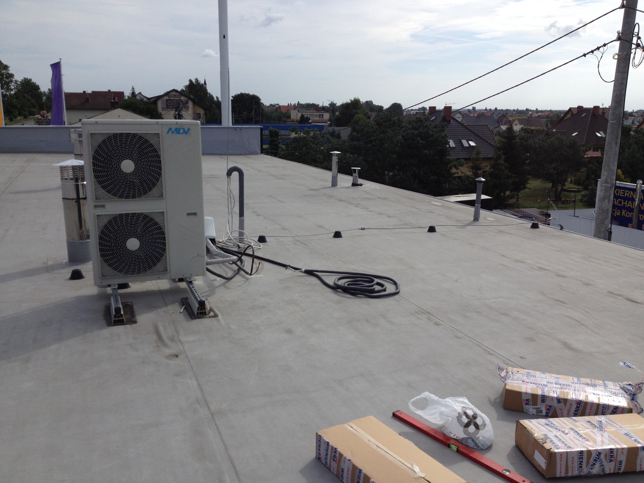 Montaż agregatów klimatyzacji w Renault Adamowscy w Starogardzie Gdańskim