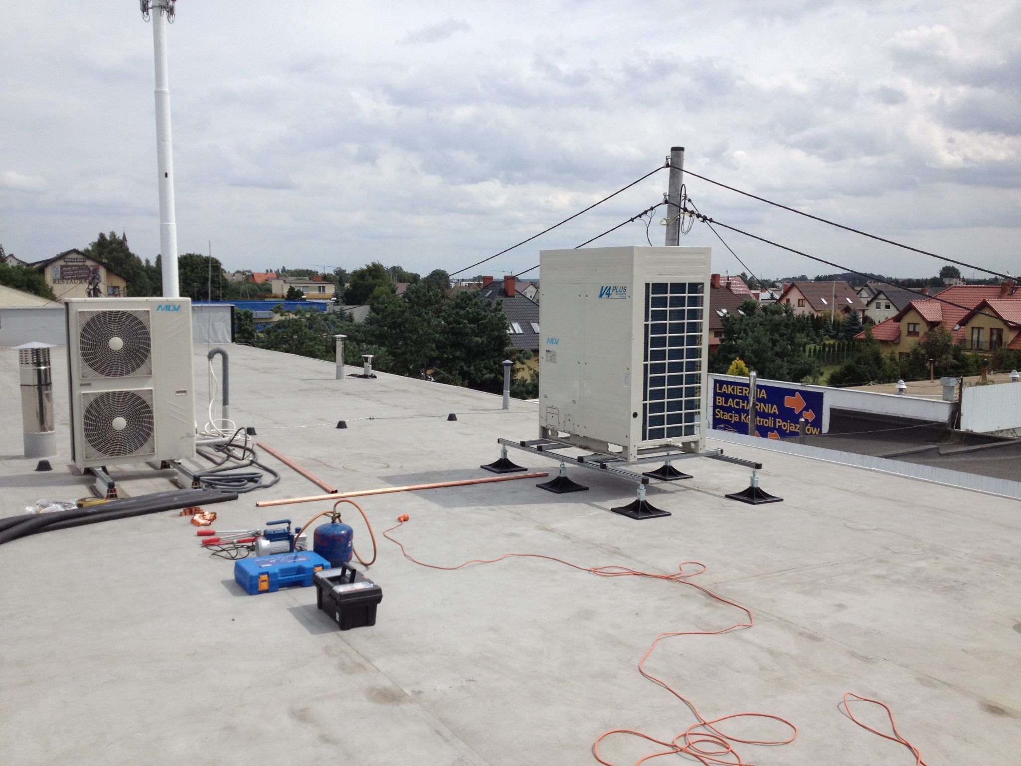 Montaż agregatów w salonie Renault Adamowscy w Starogardzie Gdańskim