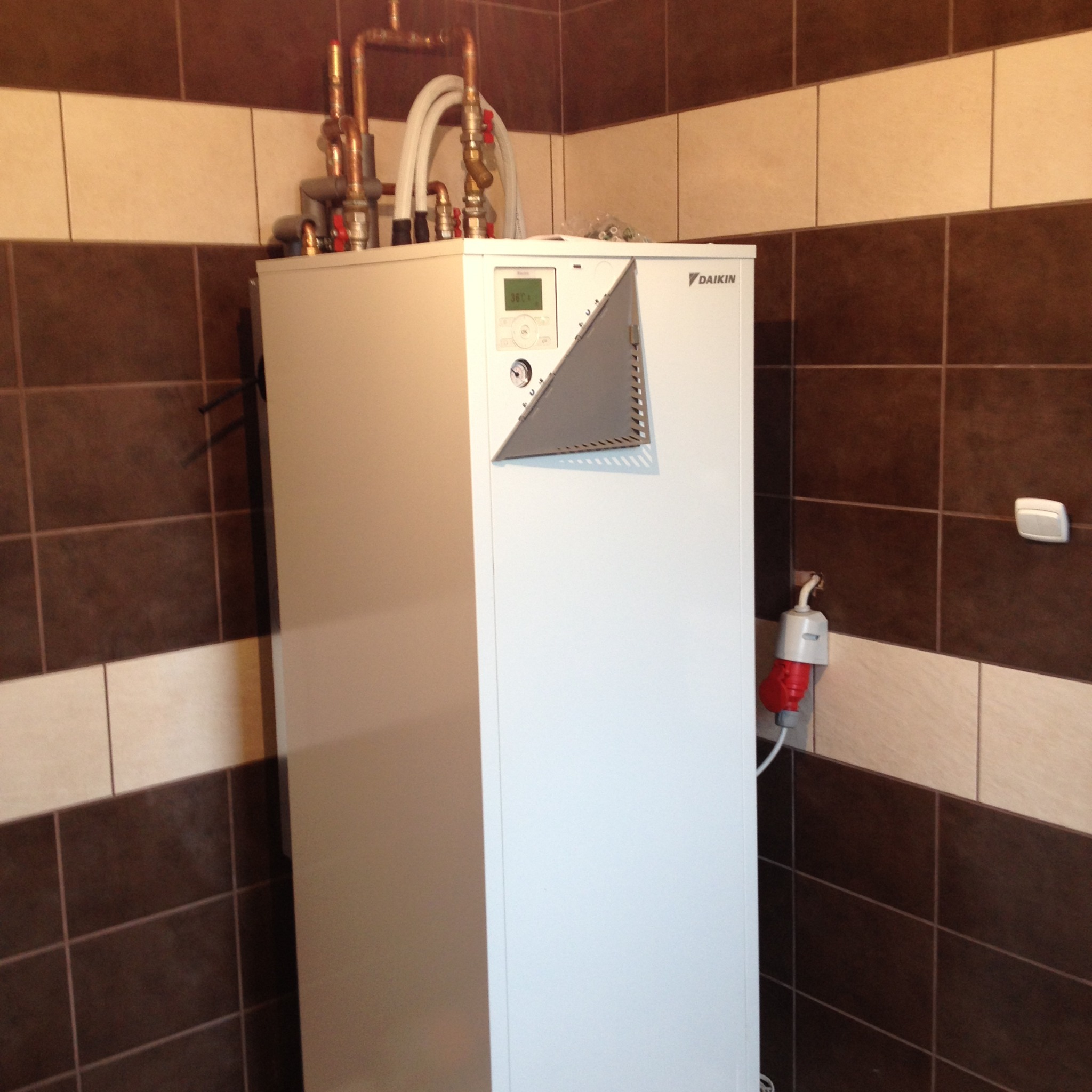 Zamontowana pompa ciepła w domku jednorodzinnym