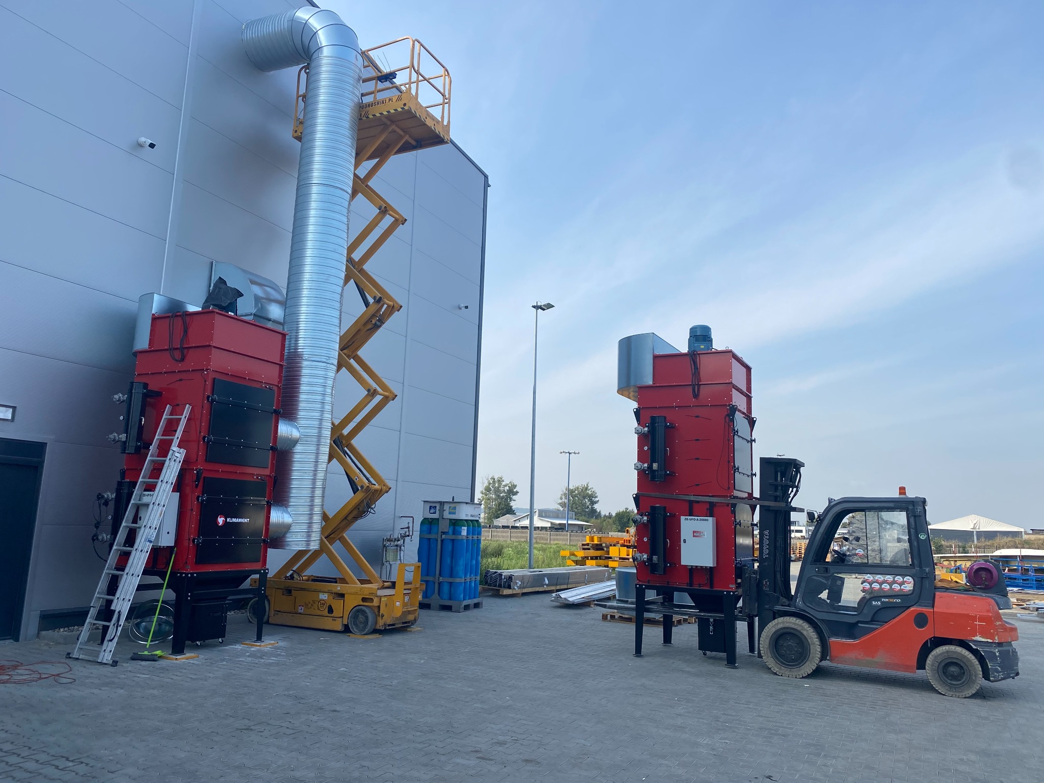 Montaż filtrów pyłów spawalniczych w firmie Alumech w Wejherowie