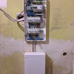 Pavlo Vladychek AW - Montaż instalacji elektrycznych Warszawa