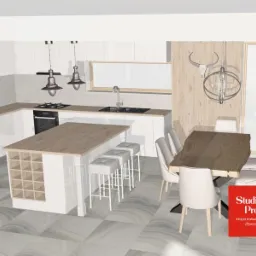 Wizualizacja nowoczesnej kuchni z wyspą, białymi szafkami, drewnianym blatem, krzesłami barowymi, stołem z surowego drewna i dekoracją w postaci czaszki byka na drewnianej ścianie, uzupełniona...