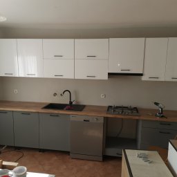 Składanie mebli kuchennych i pokojowych, 