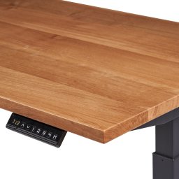 Panel sterujący z możliwością zapisu
do 4 wysokości!​
Panel sterujący dołączony do naszych biurek ma możliwość zapisu 4 wysokości. Oznacza to, że pracować mogą przy nim na zmianę 2 osoby i przełączać się pomiędzy zapisanymi przez siebie wysokościami jednym