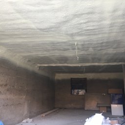 Izolacja stropu betonowego nad piwnicą pianą PUR 