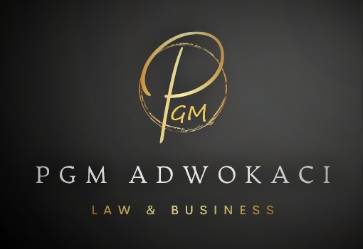 Eleganckie logo firmy prawniczej PGM Adwokaci z napisem Law & Business na ciemnym tle.