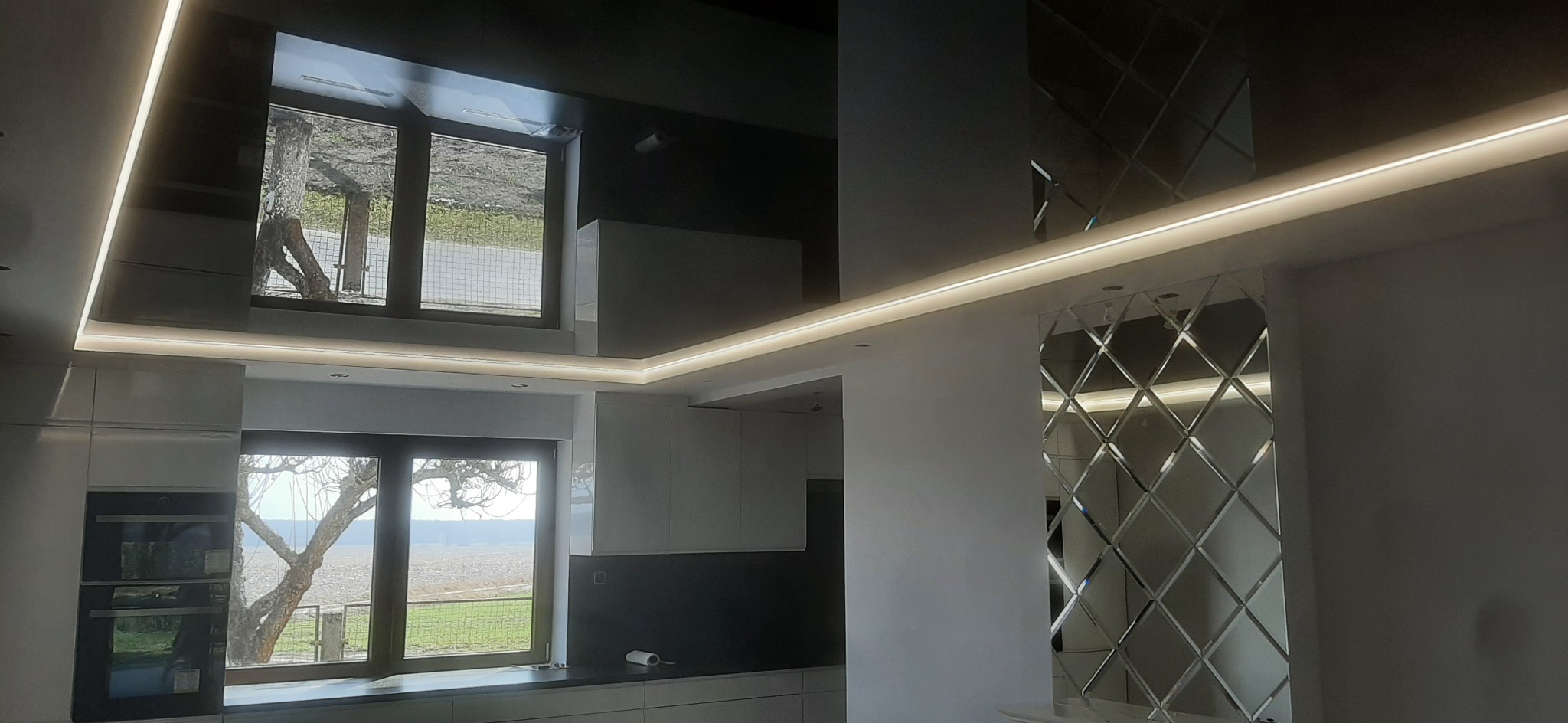 Sufit napinany czarny połysk na profilu led