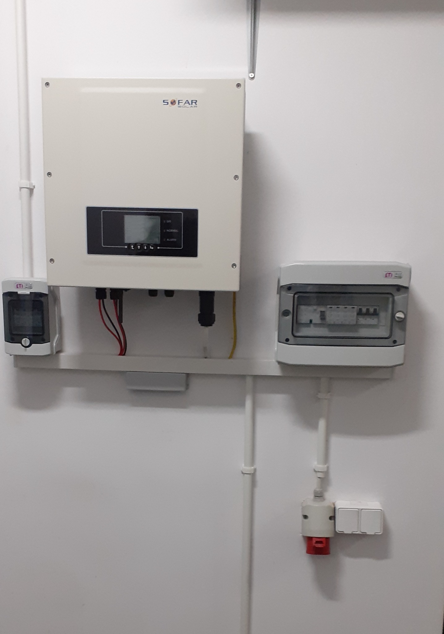 Falownik wraz z zabezpieczeniami