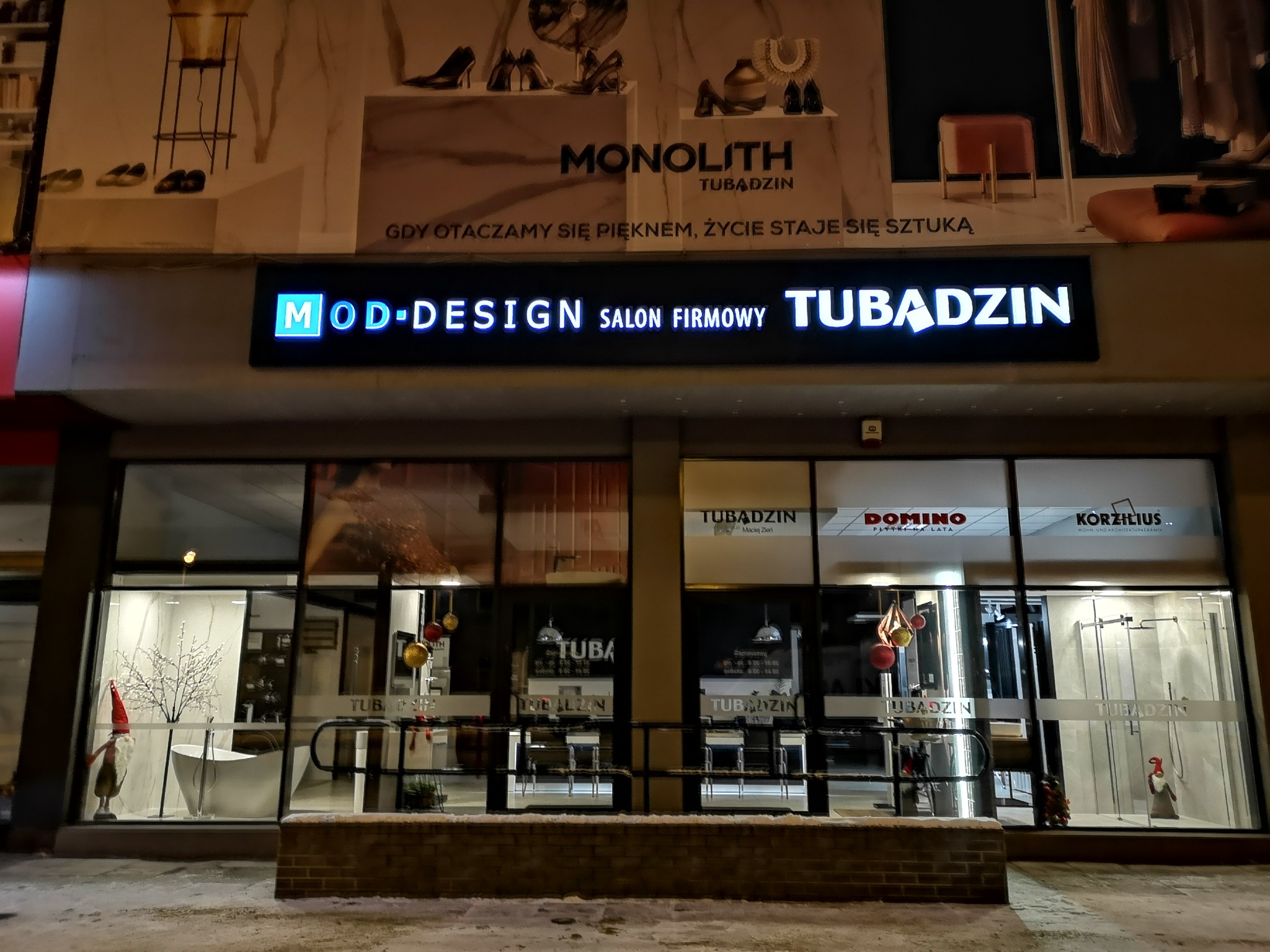 Kaseton podświetlany z dibondu z literami przestrzennymi.