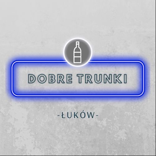 Neonowy szyld z napisem 'Dobre Trunki - Łuków-' i ikoną butelki na tle szarej ściany.