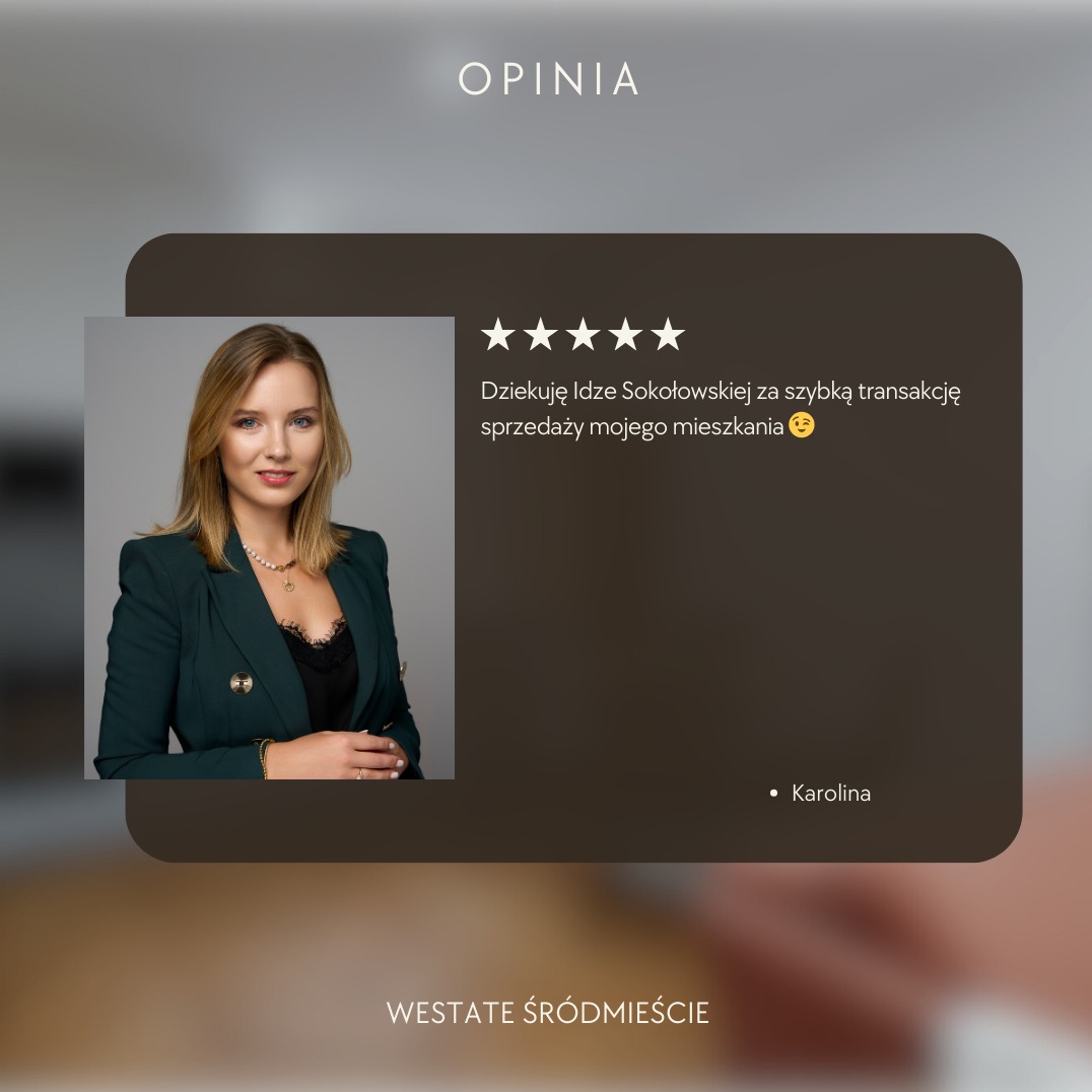 Opinia klientki, Karolina, z podziękowaniem dla agentki Idze Sokołowskiej za szybką transakcję. Zdjęcie portretowe agentki w zielonej marynarce.