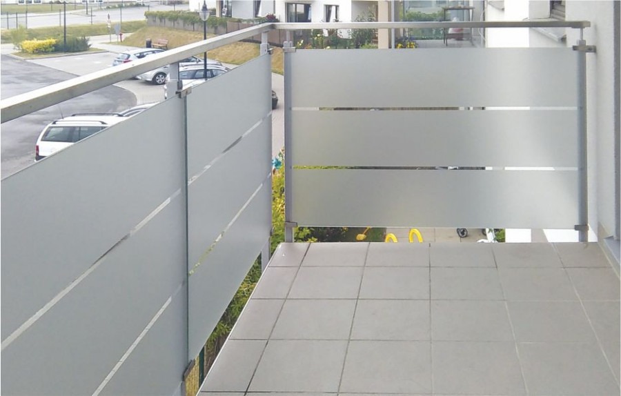 Wykonujemy balustrady szkło metal na zewnątrz i do wewnątrz również cało szklane antresole.