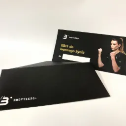 Druk voucher&oacute;w wraz z kopertami dla Bodytec20