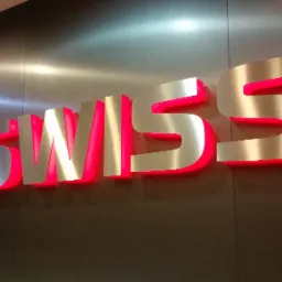 Realizacja wykończenia butiku oraz litery podświetlanych neonem dla sieci butików SWISS