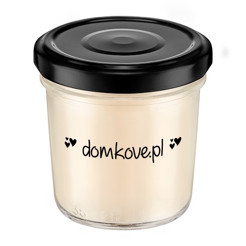 Świeca zapachowa w szklanym słoiczku z czarną nakrętką, ozdobiona logotypem domkove.pl z motywem serc.