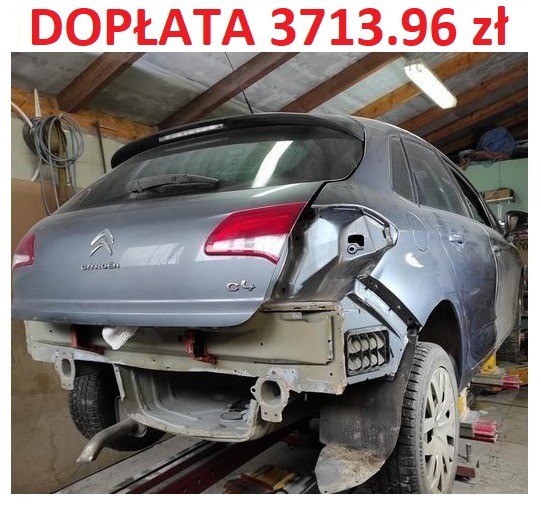 Uszkodzony tył samochodu Citroen C4 w warsztacie w Trzebnicy, widoczne elementy karoserii w trakcie naprawy, z informacją o dopłacie 3713.96 zł.