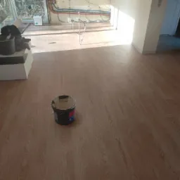 Montaż paneli Lvt z wylewką samopoziomującą