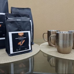 Jeden z naszych produktów, czyli kawa dla sportowców (KierunekTrener.pl, który należy do Grupa Eximus Sp.z.o.o), oraz kubeczki sygnowane logiem Agencji Eximus, stanowią prezent dla stałych klientów.