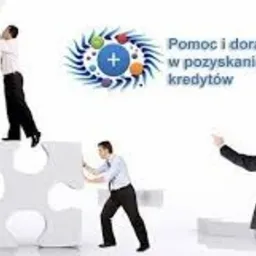 Grafika przedstawiająca współpracę przy układaniu puzzli symbolizujących pomoc w pozyskaniu finansowania. Mężczyźni w koszulach i garniturach w trakcie łączenia białych elementów układanki.