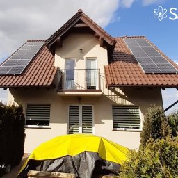 Każdy promień słońca jest na wagę złot…ówki. 😀
Zatem nie zwalniamy tempa!
W Tczewie już pracuje system o łącznej mocy 3,95 kWp oparty na panelach Seraphim Blade 330W i falowniku Sofar Solar.