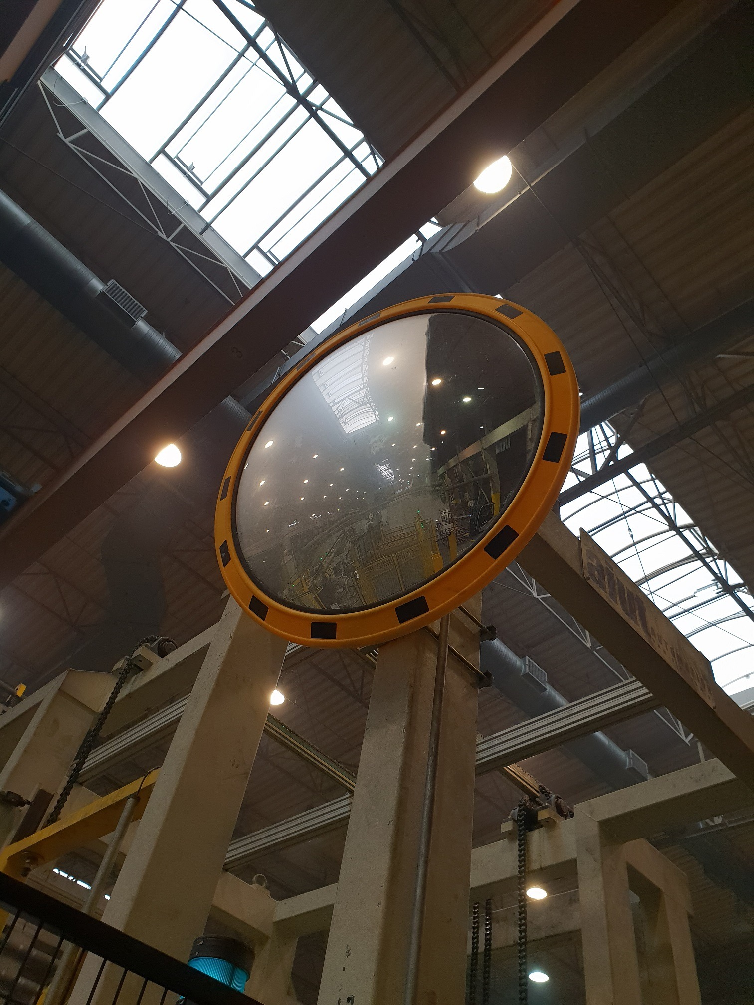 Czyszczenie luster i kamer bez użycia zwyżki