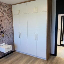 Happy Dreams - Szafa w sypialni otwierana tradycyjnie realizacja Grójec