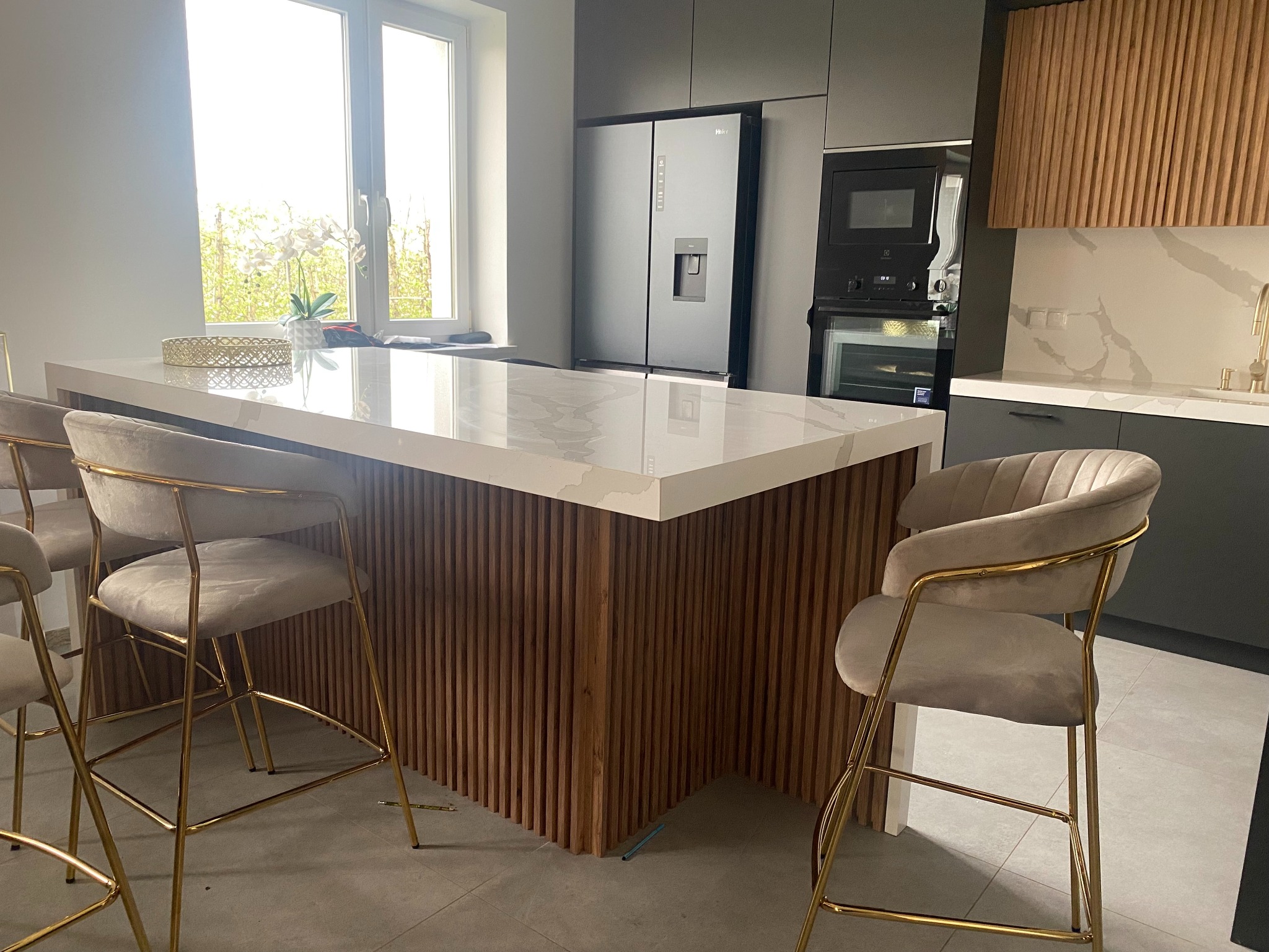 Dom jednorodzinny pod Grójcem realizacja mebli do kuchni oraz salonu