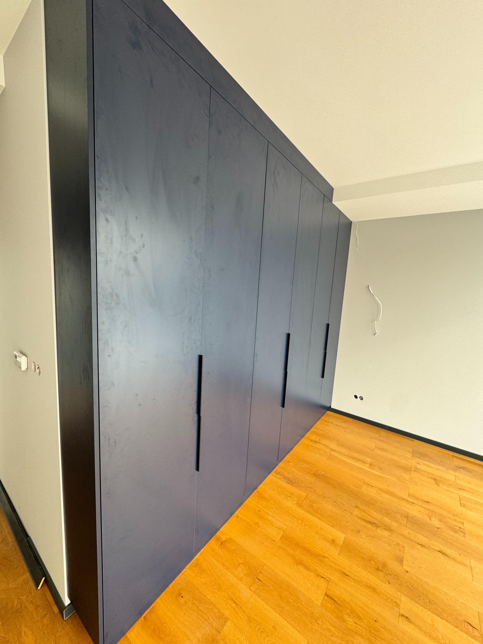 Płytka szafa w sypialni realizacja dom jednorodzinny w Zawierciu