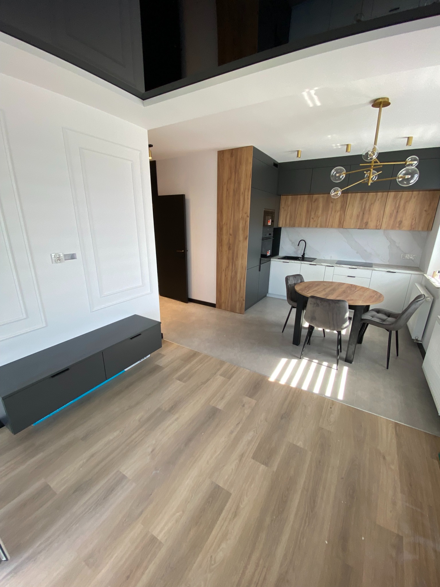 Szafka RTV podwieszana