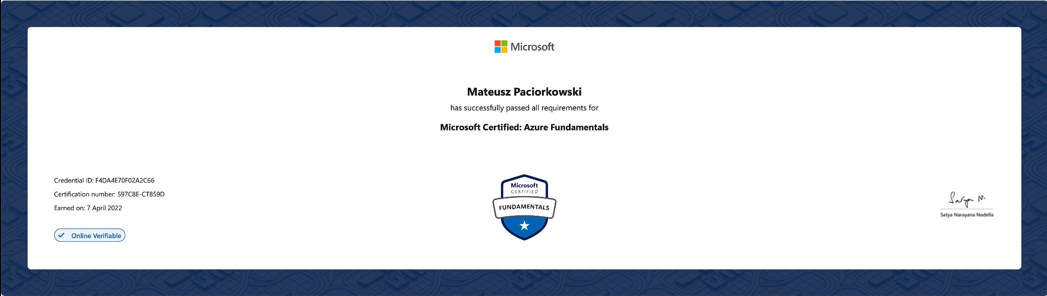Certyfikat Microsoft Certified: Azure Fundamentals dla Mateusza Paciorkowskiego, potwierdzający pomyślne ukończenie wymagań. Widoczny numer certyfikacji i data uzyskania.