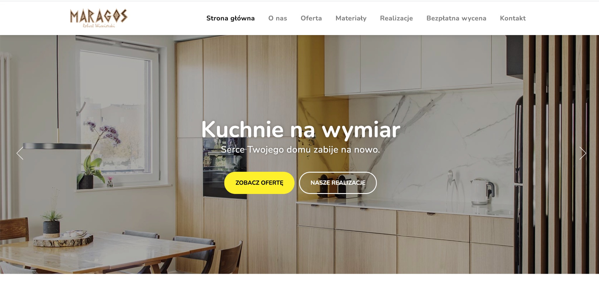 Strona internetowa firmy Maragos prezentująca kuchnie na wymiar, z nowoczesną aranżacją wnętrza i hasłem 'Kuchnie na wymiar. Serce Twojego domu zabije na nowo.'