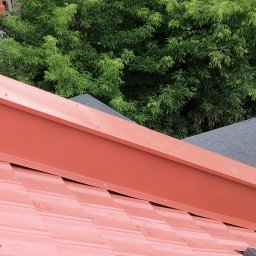 Obróbki blacharskie oraz montaż okna dachowego