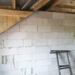 Murowanie ścianek działowych na poddaszu 