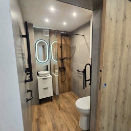 ŁAZIENKA W2 TYGODNIE Andrzej Kukla - Łazienka z dofinansowaniem PEFRON dla niepełnosprawnych, styl Loft