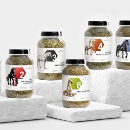 Yuuko - Klient: Phytoseo. Projekt: Etykiety dla mieszanek ziołowych dla koni.