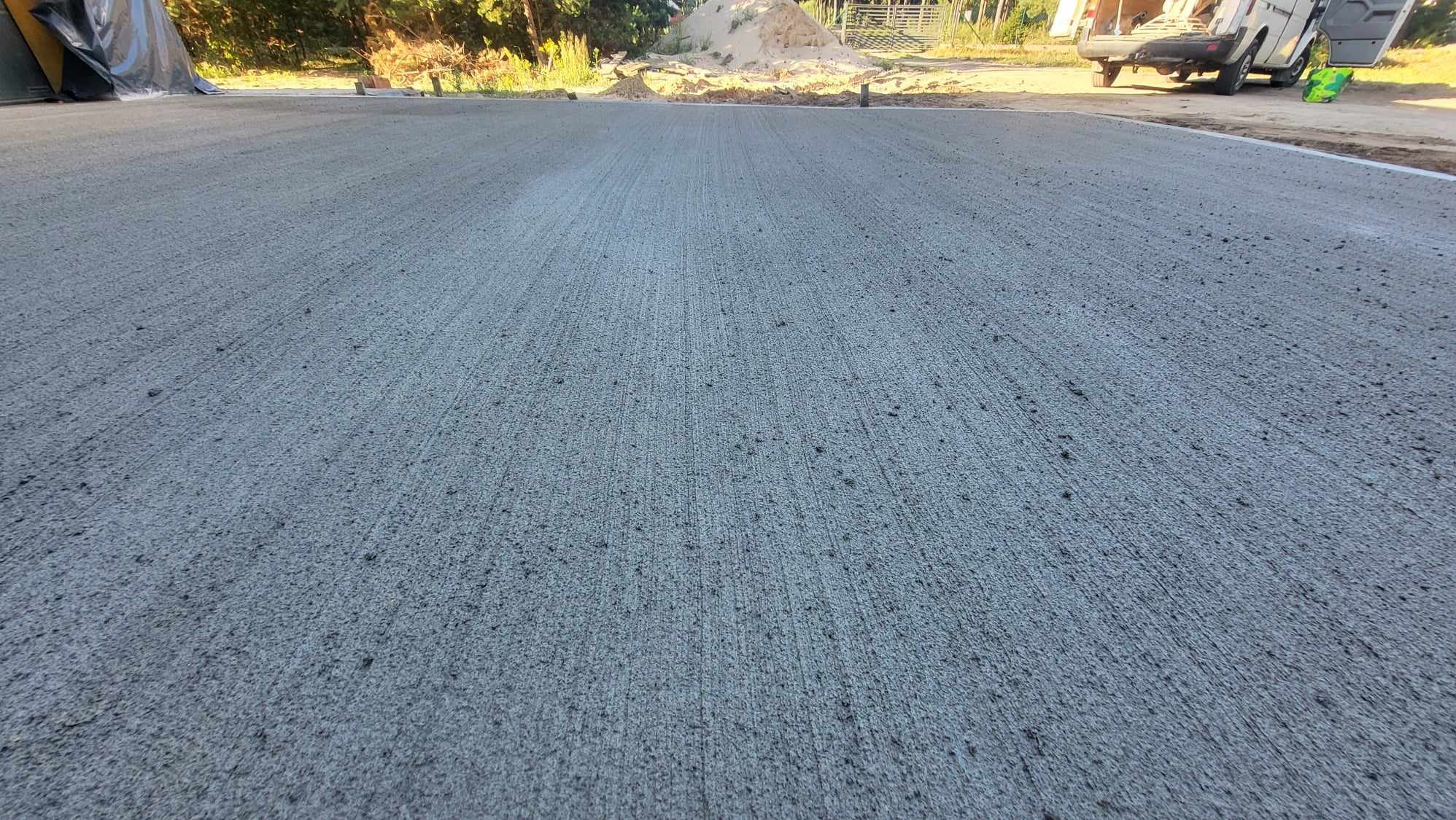 Beton szczotkowany.