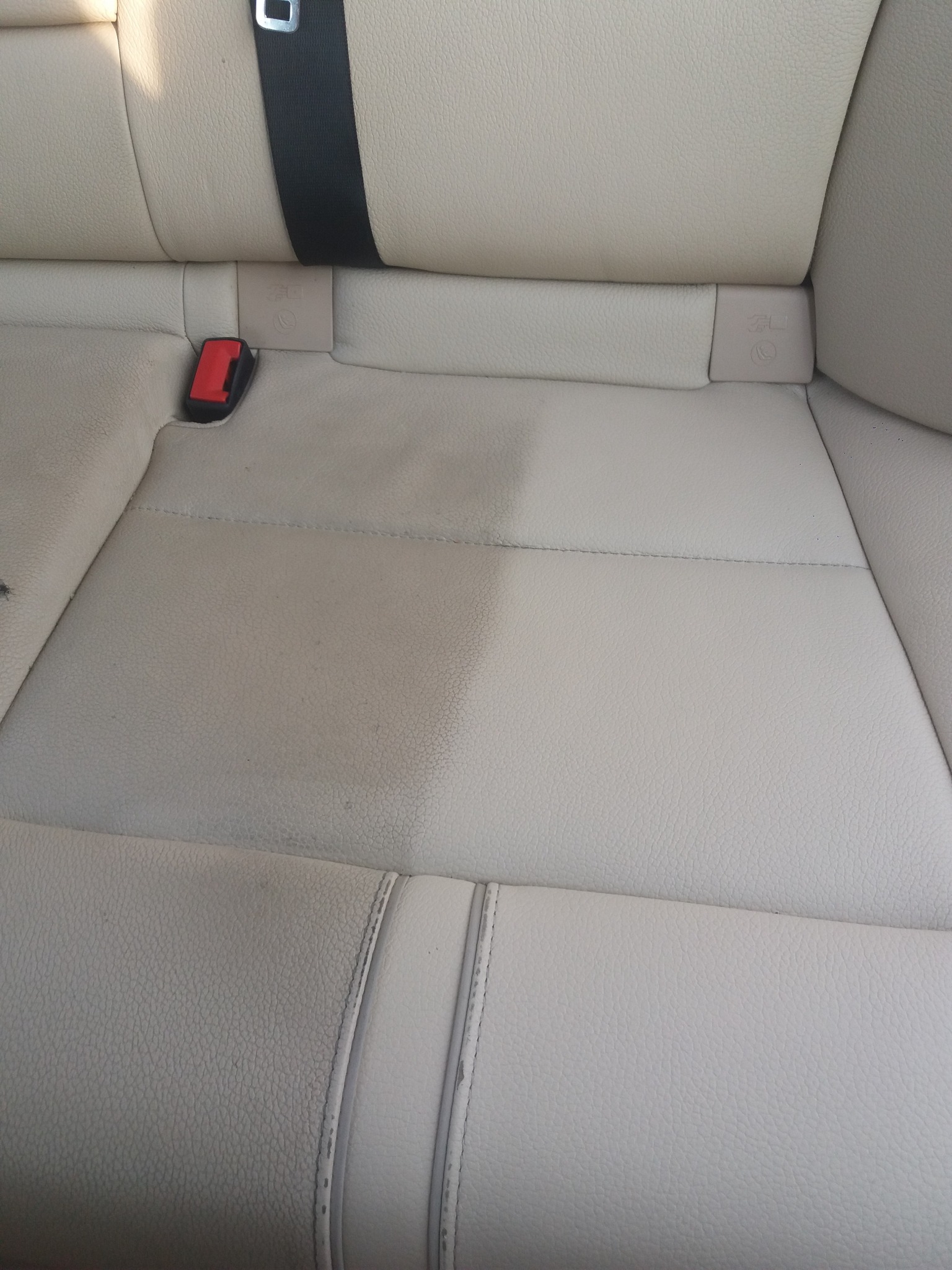 czyszczenie tapicerki skórzanej