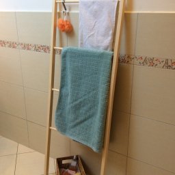 Drewniana drabinka na ręczniki, dostępna w naszym sklepie
https://woodworkingharmony.pl/