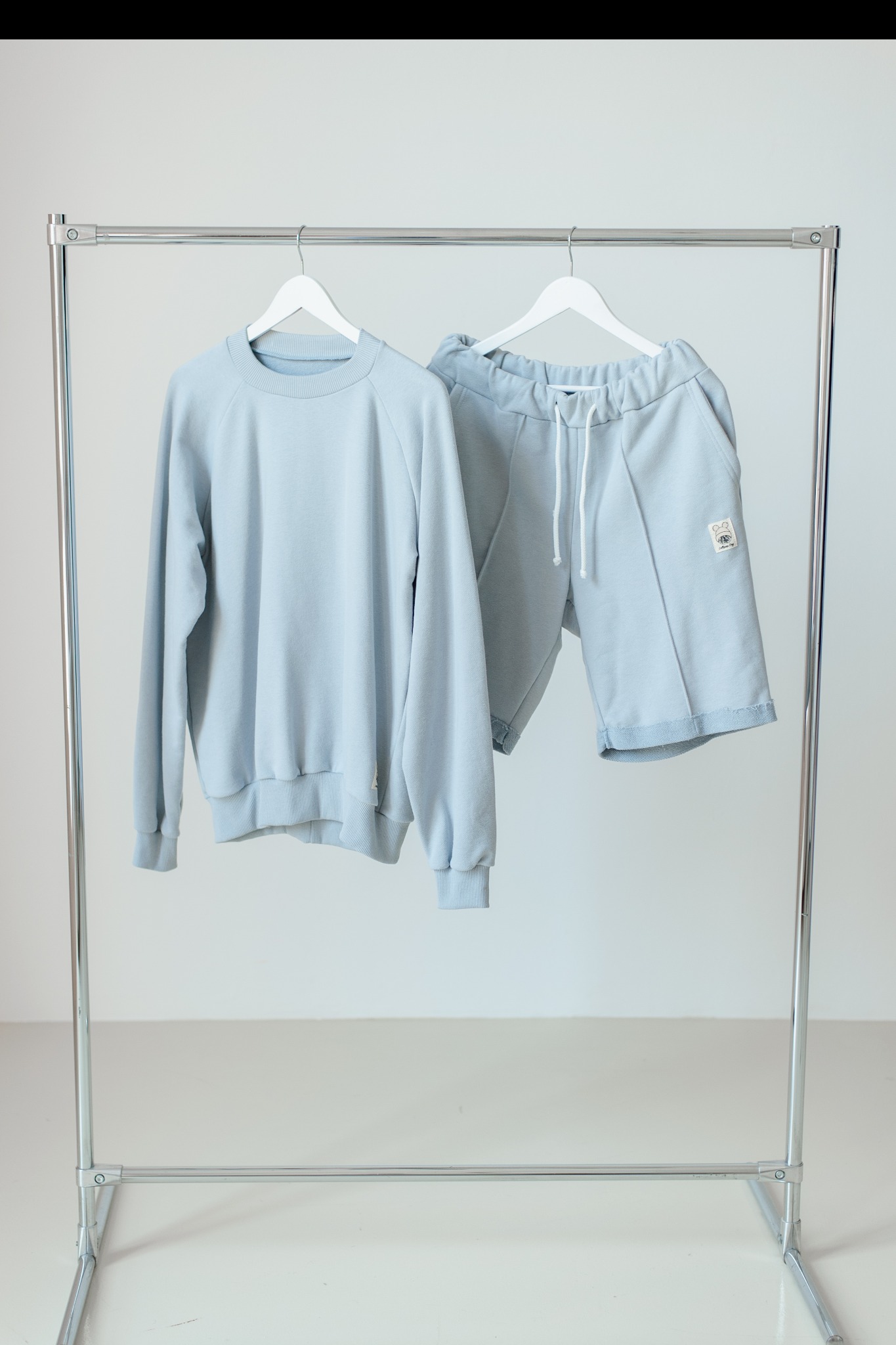 Мужской комплект. Свитшот с шортами со стрелками. Трикотаж 3-нить, пенье (15 цветов).