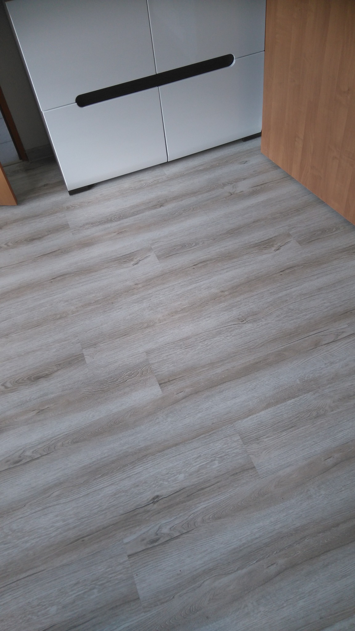 Montaż paneli podlogowych,mebli,itp.